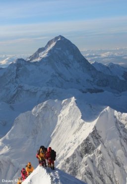 Adventure Consultants Everest 2012 Team makes their way to the summit